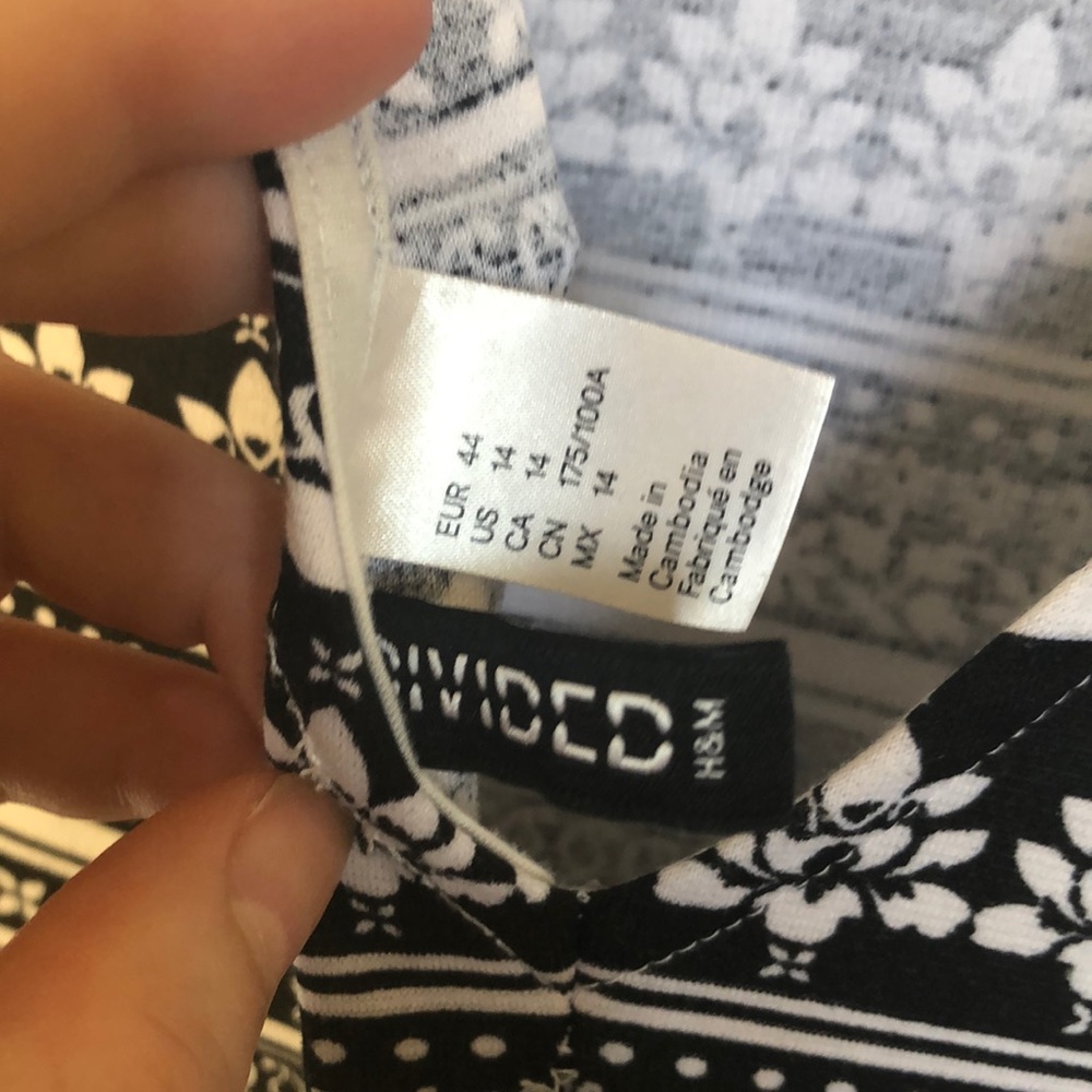 H&M Black and White Printed Skater Midi Dress! - Picture 5 of 6